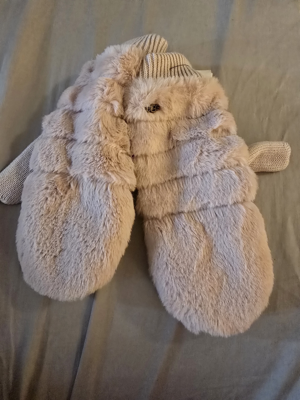 UGG Plush Shearling-Lined Mittens in Blush Pink-NWT! - Picture 2 of 10